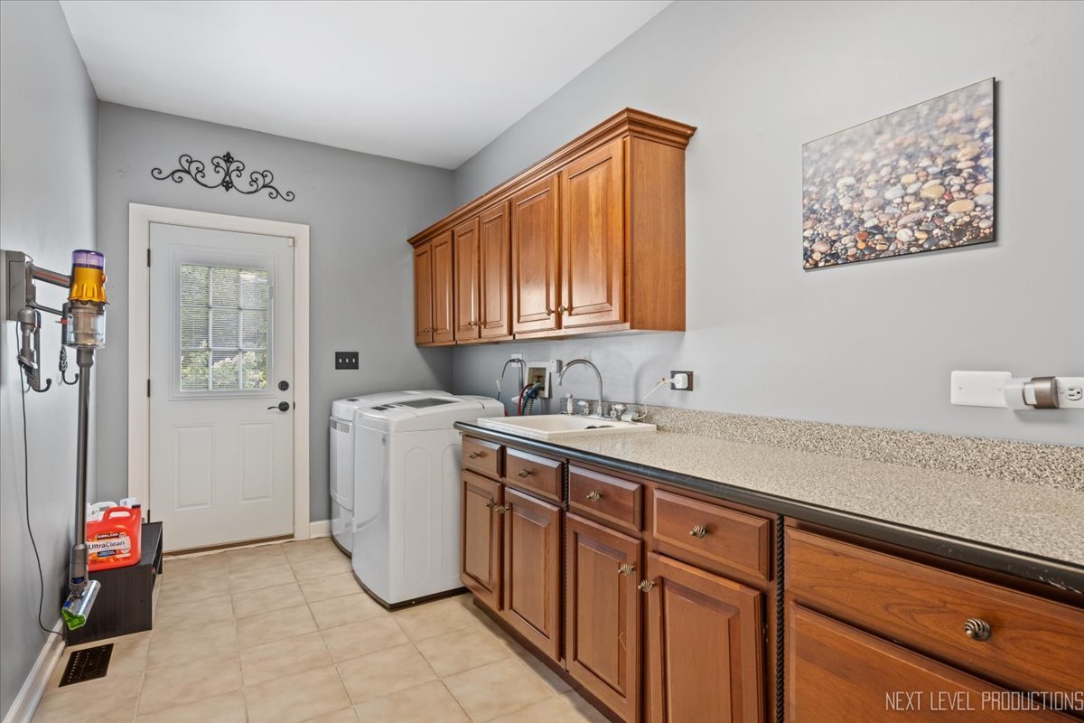 2321 Courtland Court, Aurora, IL 60502