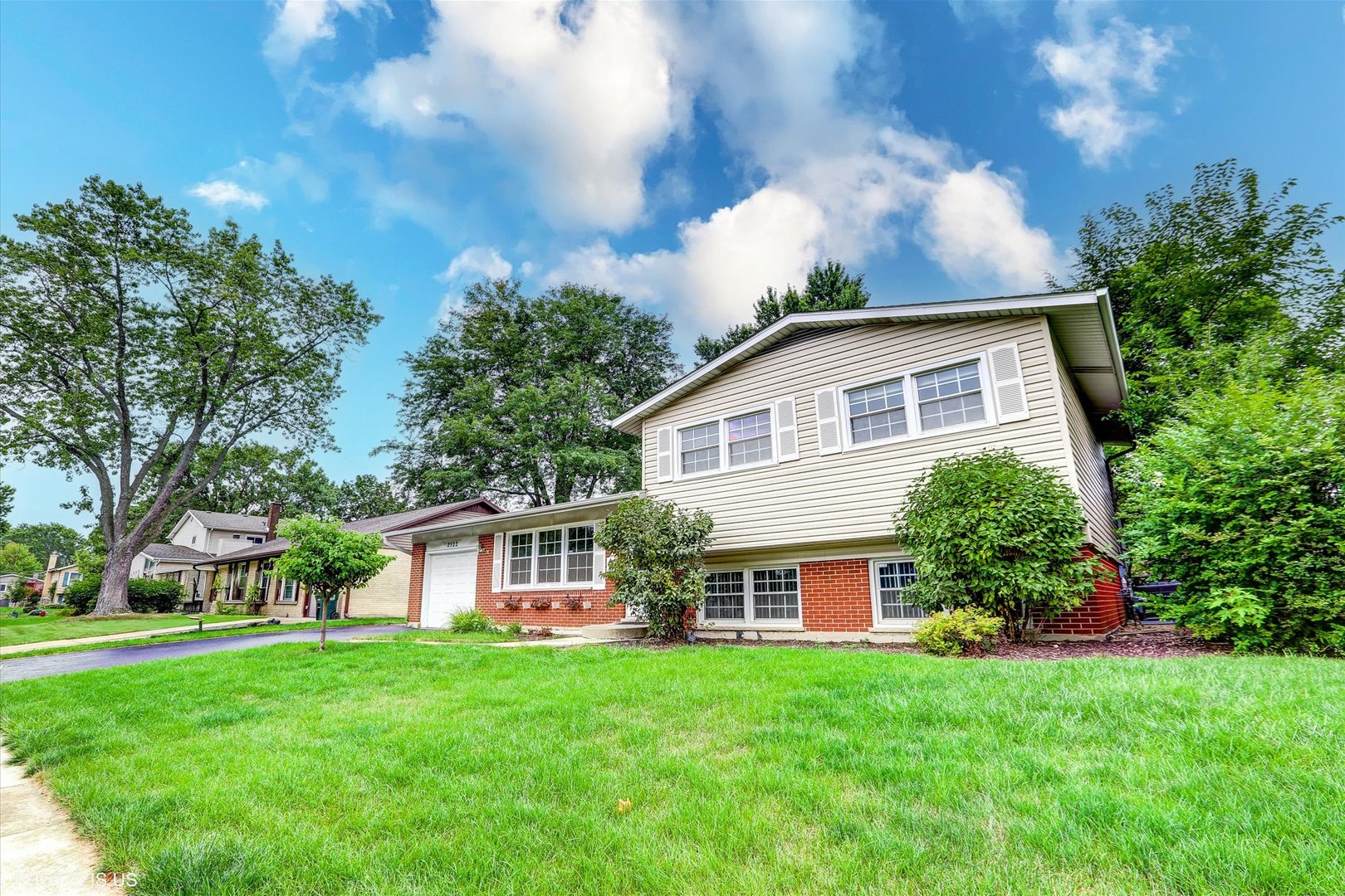 2522 N Chestnut Avenue, Arlington Heights, IL 60004