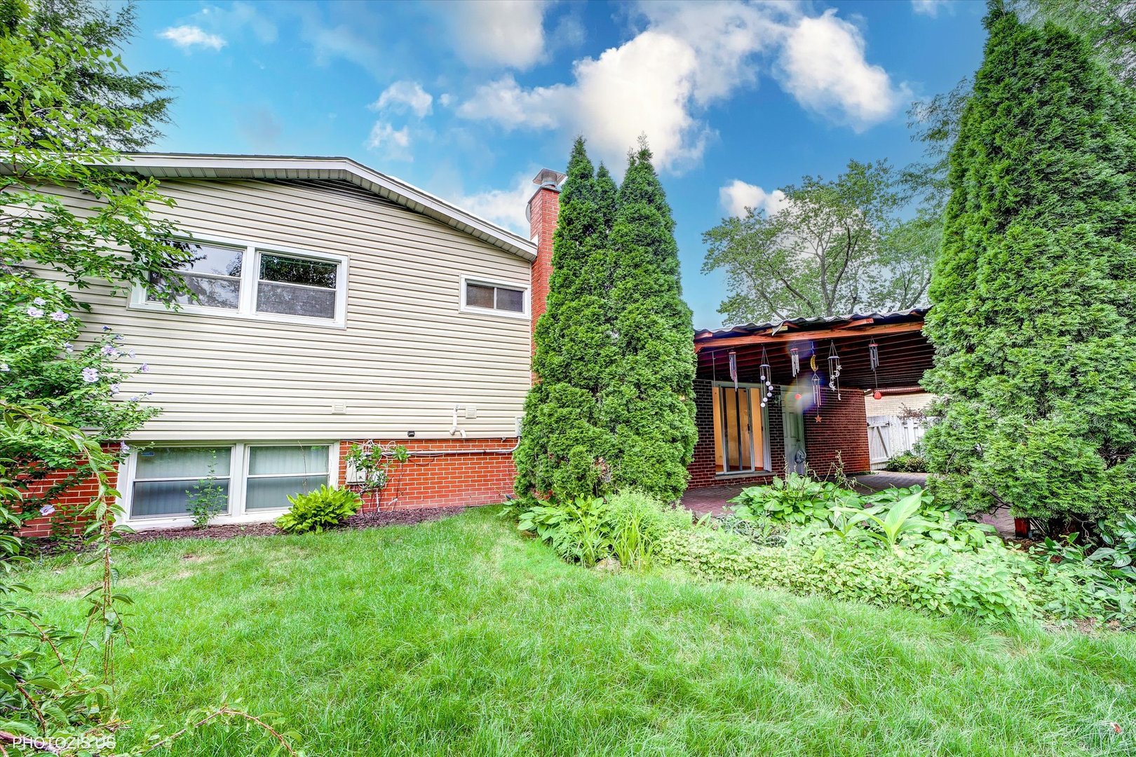 2522 N Chestnut Avenue, Arlington Heights, IL 60004