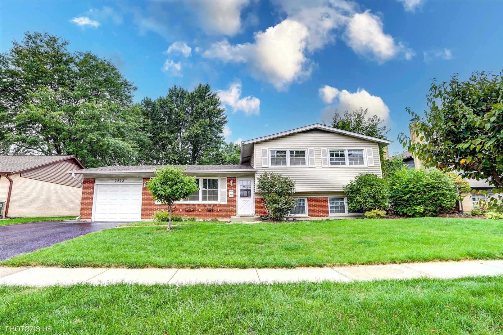 2522 N Chestnut Avenue, Arlington Heights, IL 60004