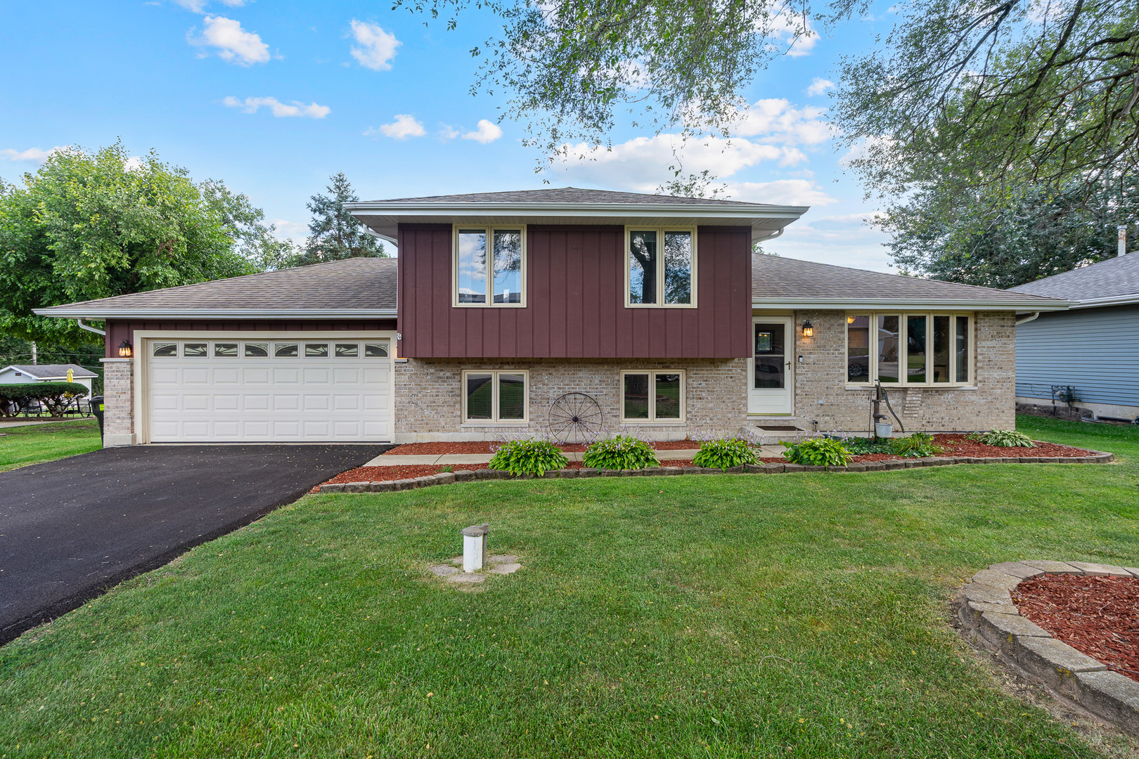 28W605 Barnes Avenue, West Chicago, IL 60185