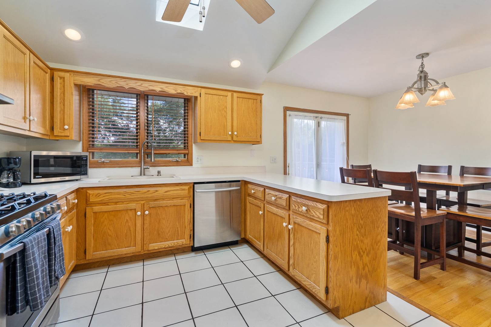 28W605 Barnes Avenue, West Chicago, IL 60185
