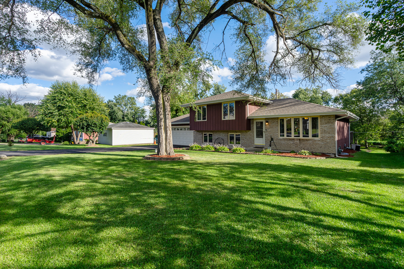28W605 Barnes Avenue, West Chicago, IL 60185