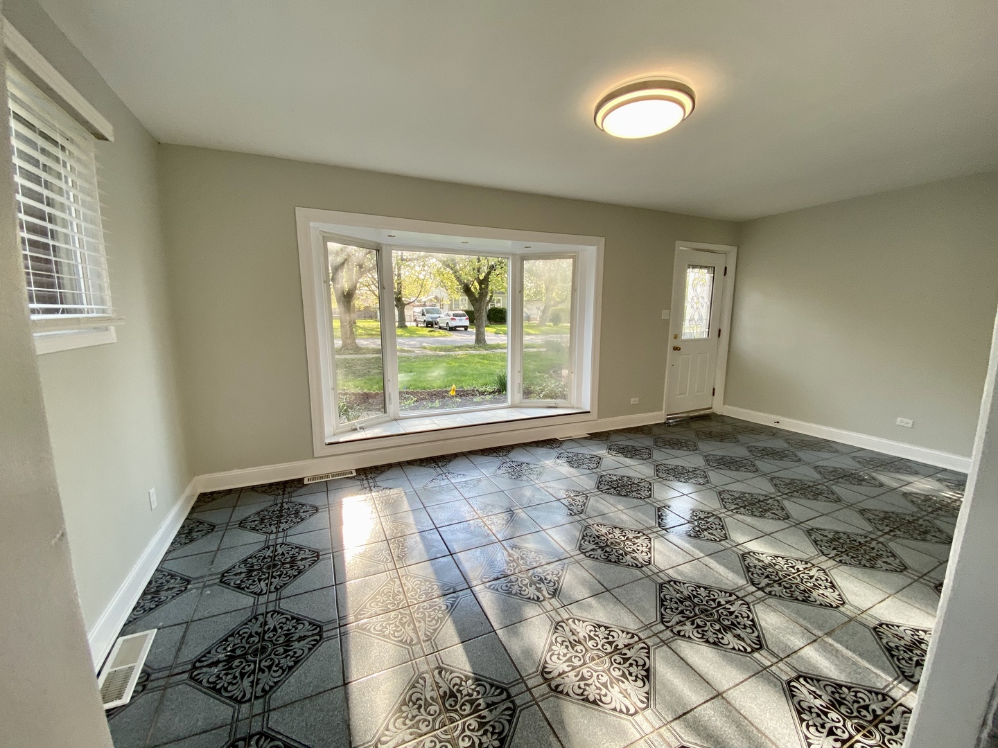 17333 Chicago Avenue, Lansing, IL 60438