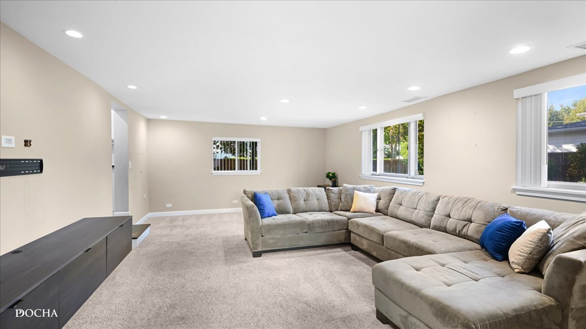 236 W SUNSET Avenue, Lombard, IL 60148