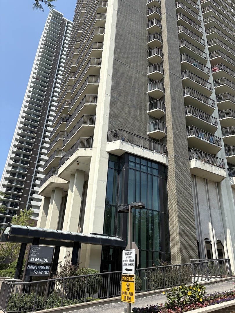 6007 N Sheridan Road #24H, Chicago, IL 60660