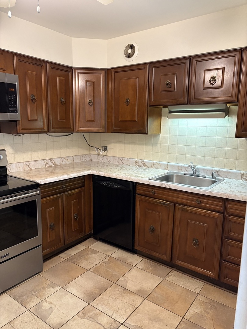 6007 N Sheridan Road #24H, Chicago, IL 60660