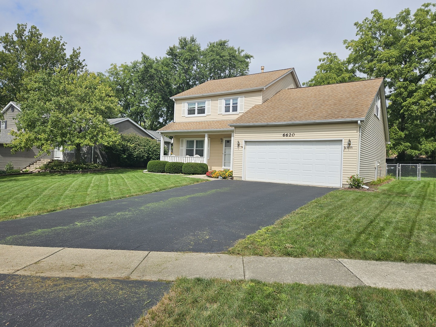 6620 Oak Tree Trail, Woodridge, IL 60517