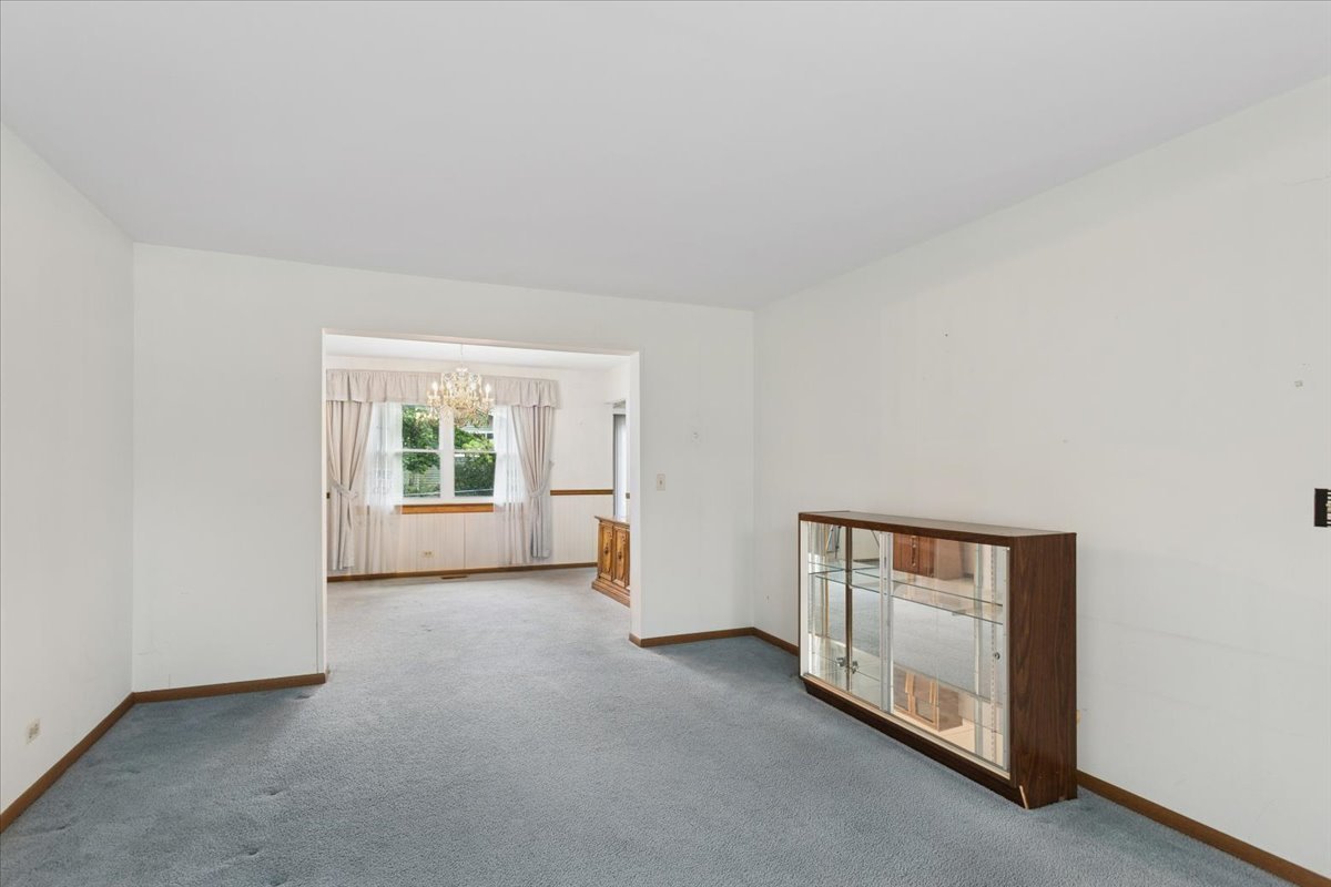 6620 Oak Tree Trail, Woodridge, IL 60517