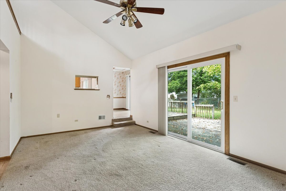 6620 Oak Tree Trail, Woodridge, IL 60517