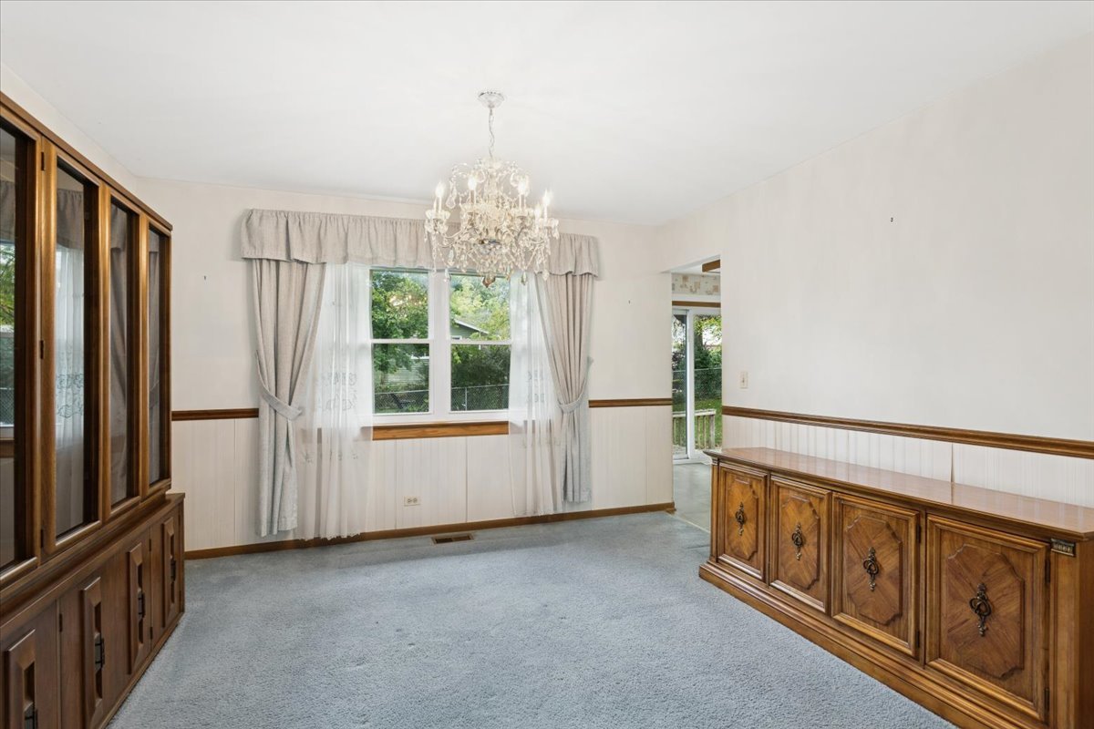 6620 Oak Tree Trail, Woodridge, IL 60517