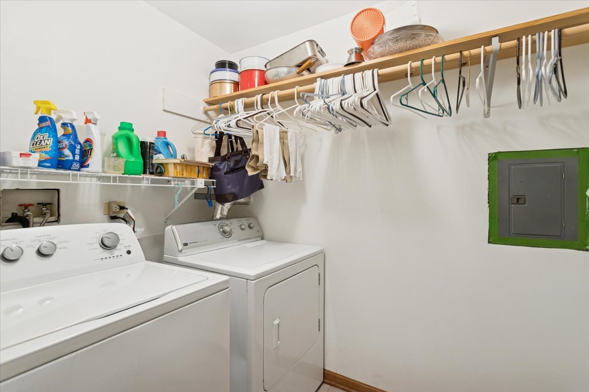 6620 Oak Tree Trail, Woodridge, IL 60517