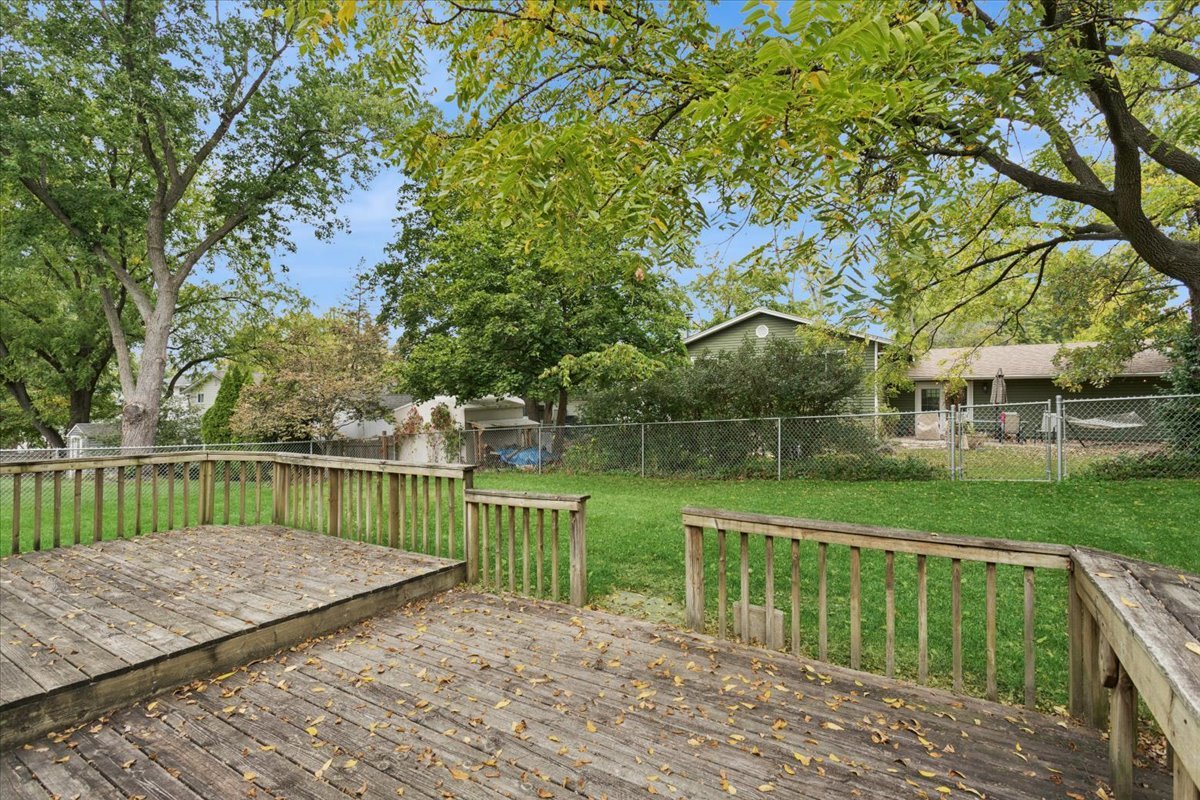 6620 Oak Tree Trail, Woodridge, IL 60517