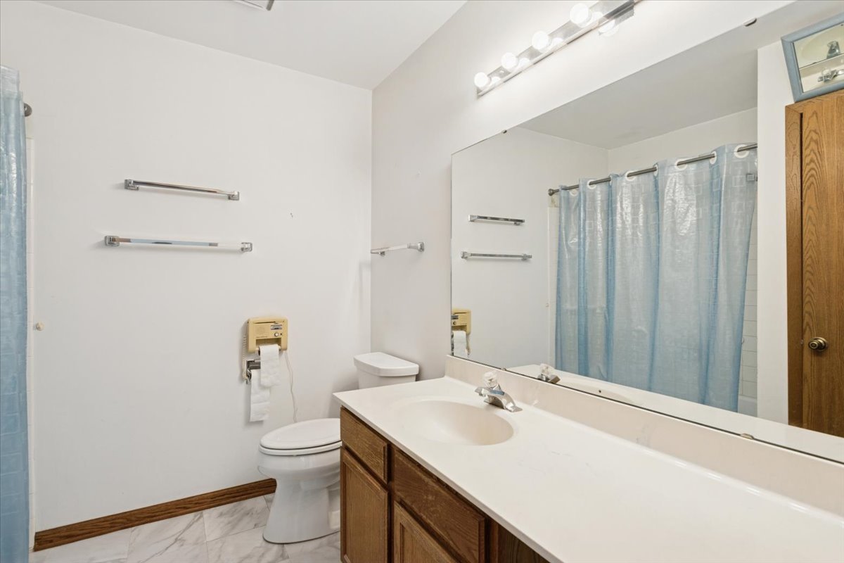 6620 Oak Tree Trail, Woodridge, IL 60517