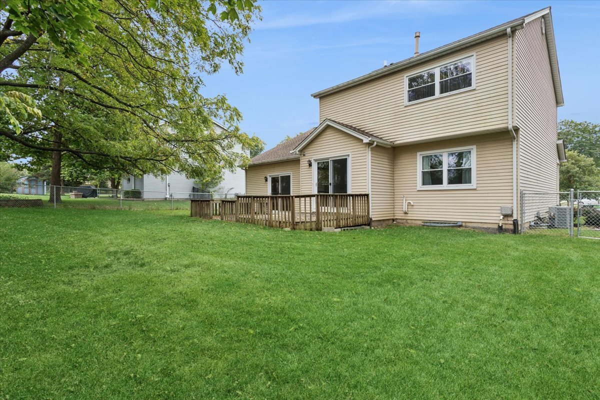 6620 Oak Tree Trail, Woodridge, IL 60517