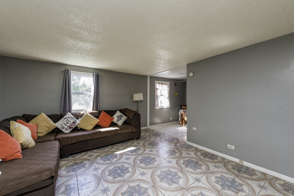 13 N Pioneer Road, Waukegan, IL 60085