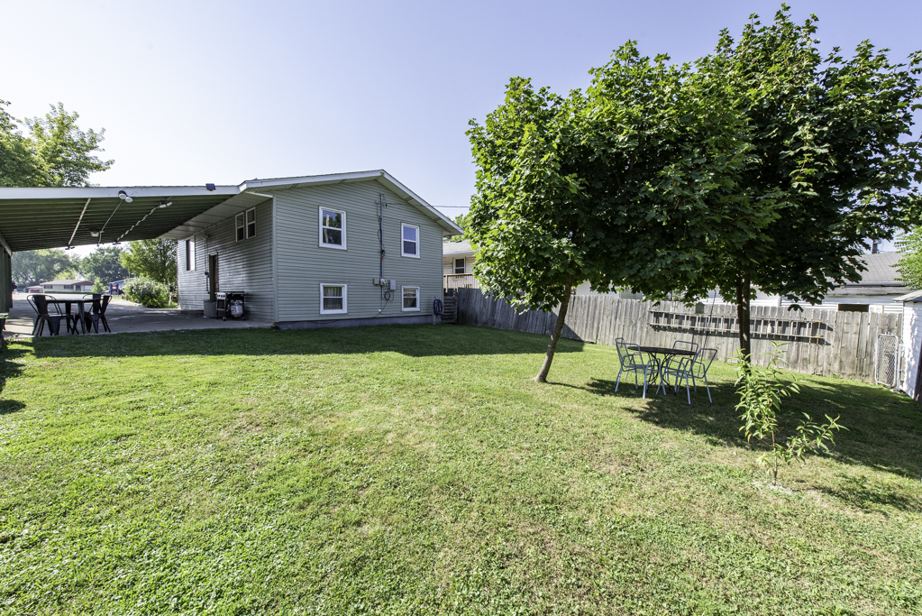 13 N Pioneer Road, Waukegan, IL 60085