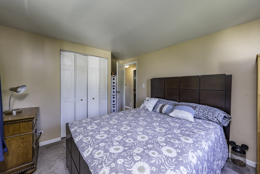13 N Pioneer Road, Waukegan, IL 60085