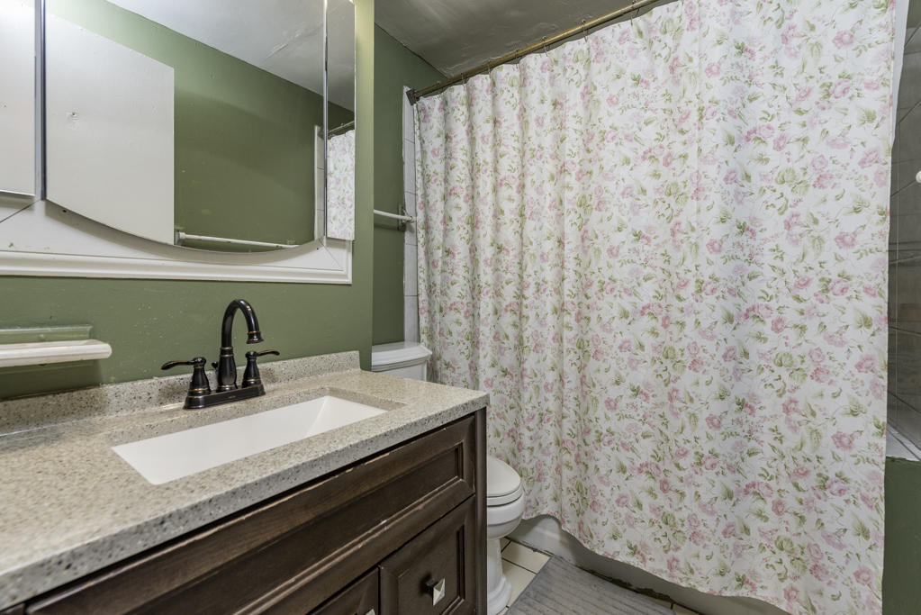 13 N Pioneer Road, Waukegan, IL 60085