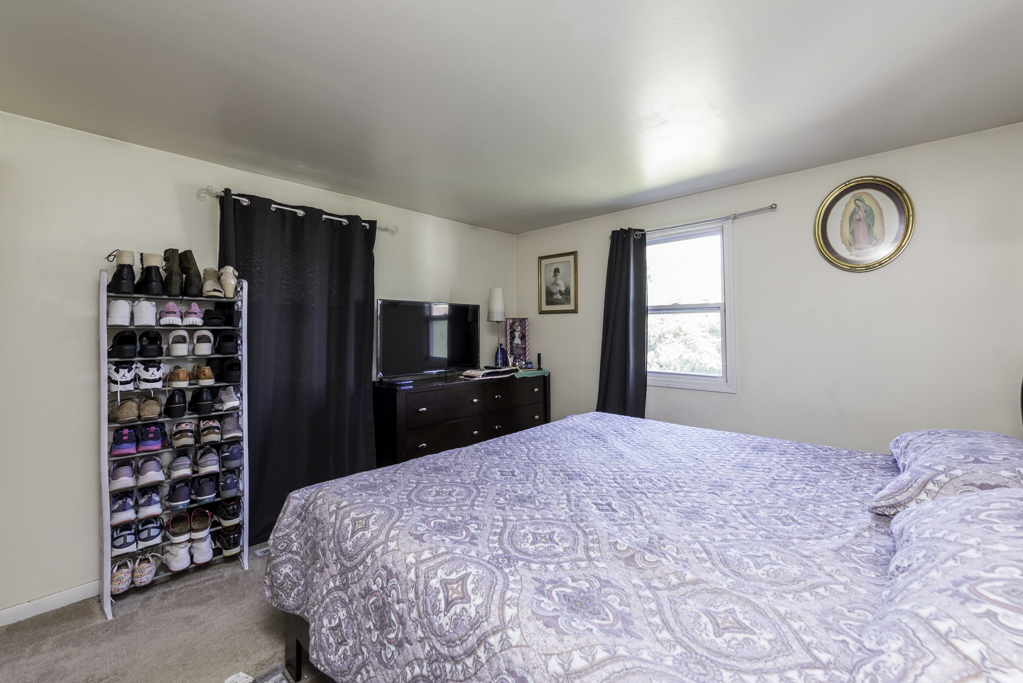 13 N Pioneer Road, Waukegan, IL 60085