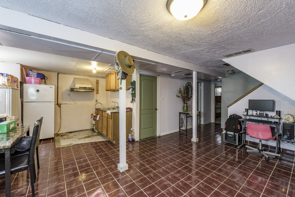 13 N Pioneer Road, Waukegan, IL 60085