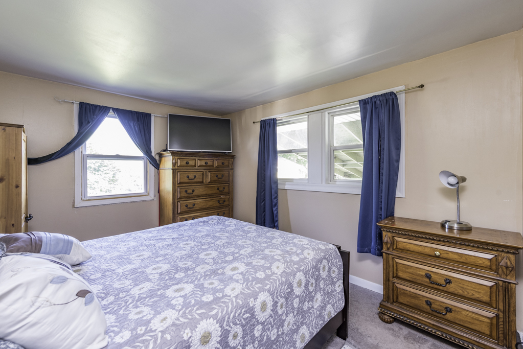 13 N Pioneer Road, Waukegan, IL 60085