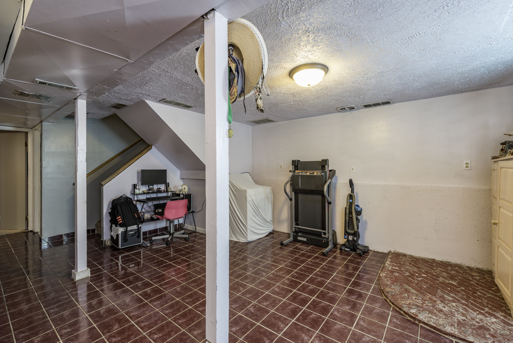 13 N Pioneer Road, Waukegan, IL 60085