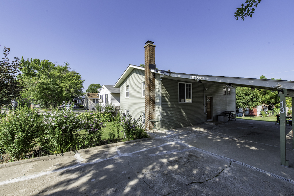 13 N Pioneer Road, Waukegan, IL 60085