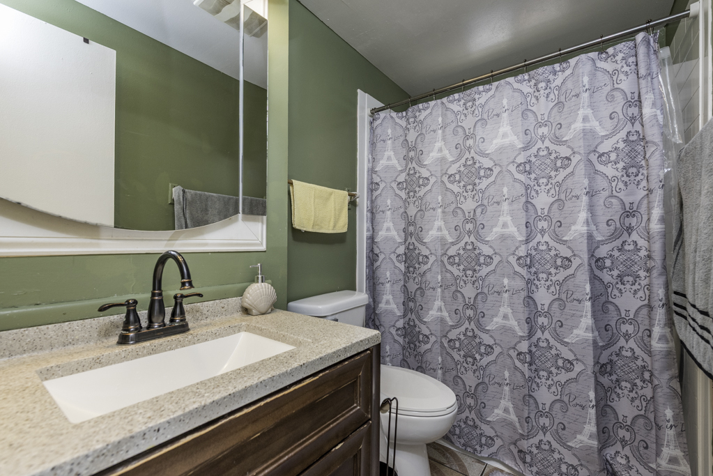 13 N Pioneer Road, Waukegan, IL 60085