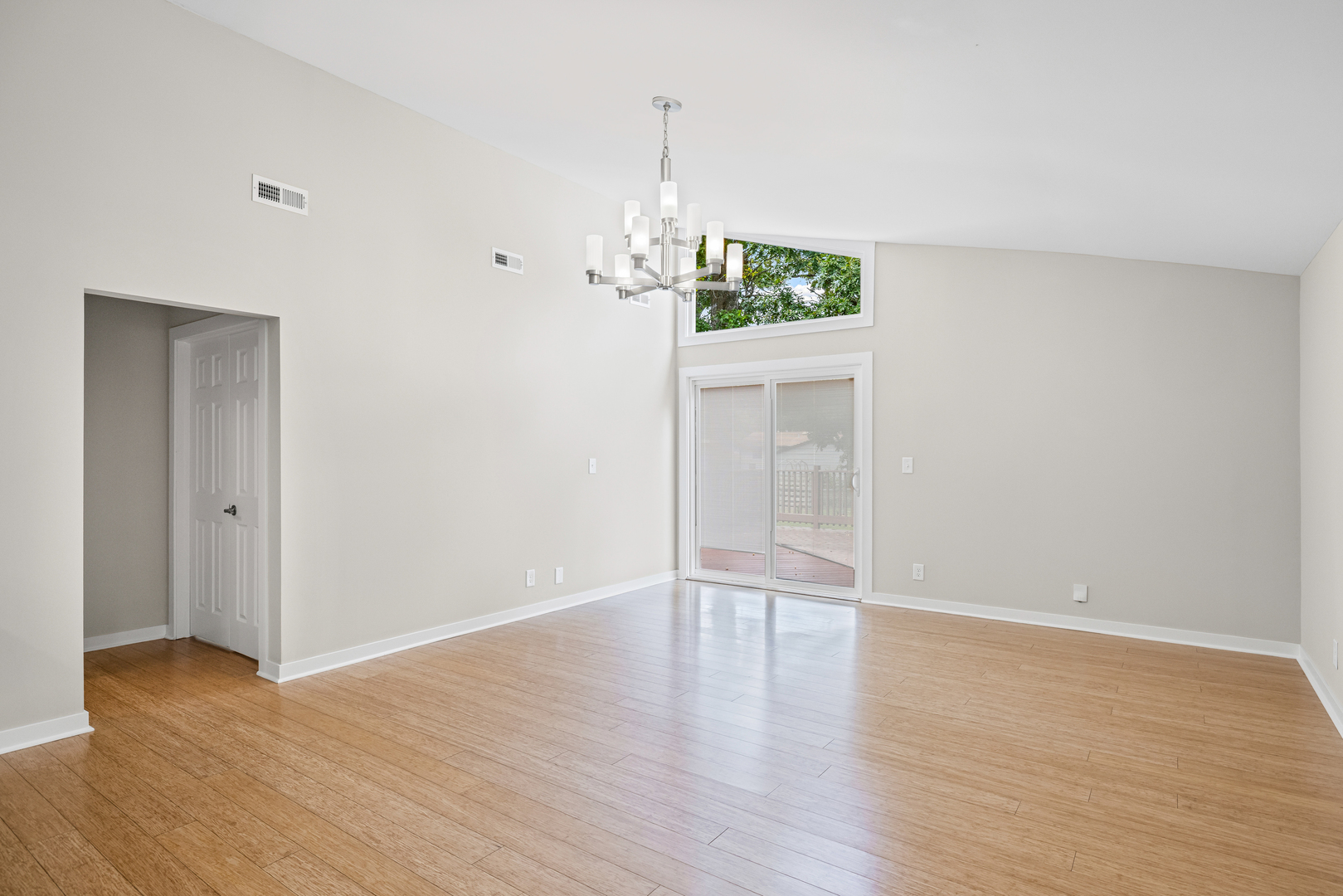 17914 W Twin Lakes Boulevard, Grayslake, IL 60030