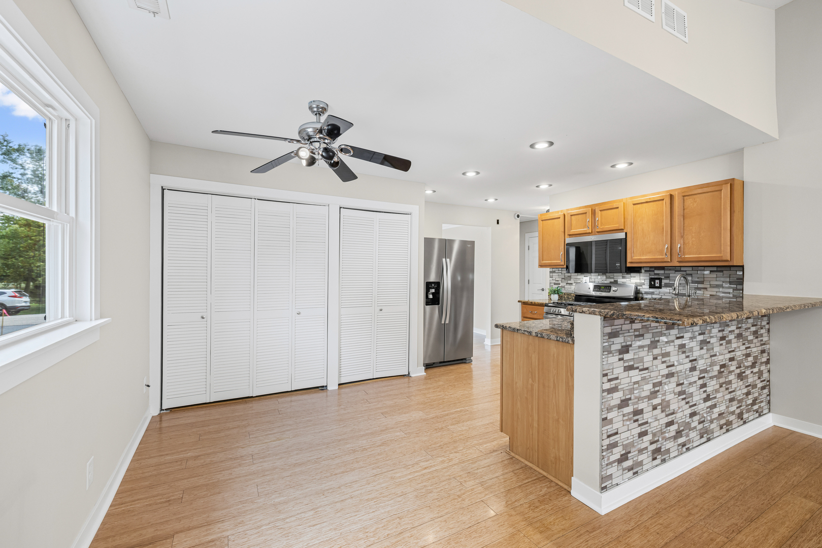 17914 W Twin Lakes Boulevard, Grayslake, IL 60030