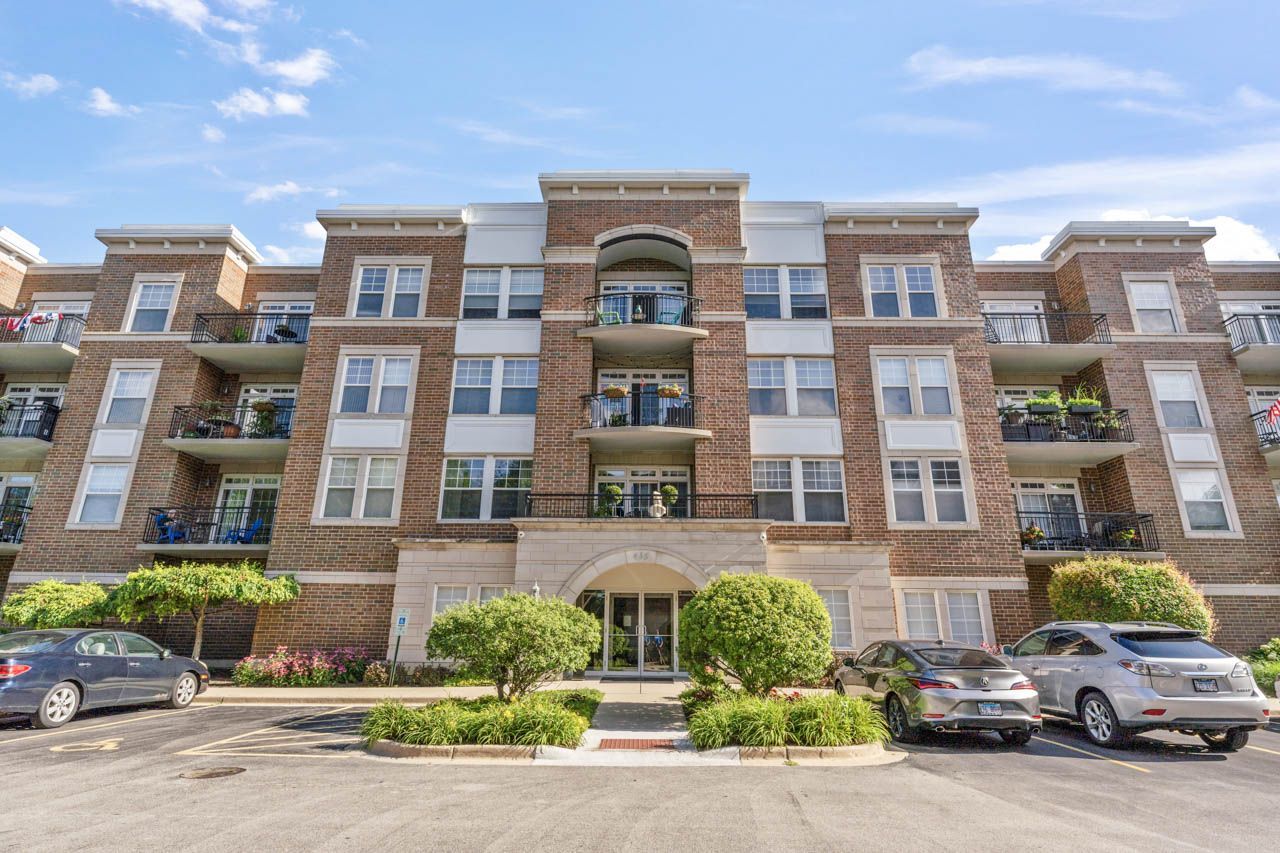 435 W Wood Street #402A, Palatine, IL 60067