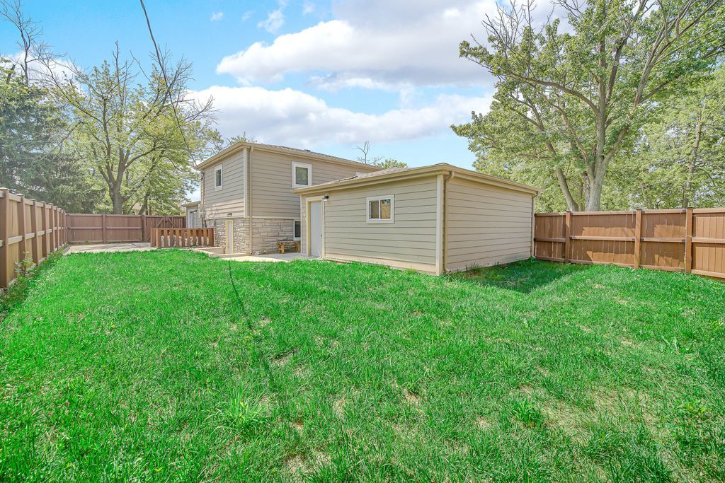 22456 yates Avenue, Sauk Village, IL 60411