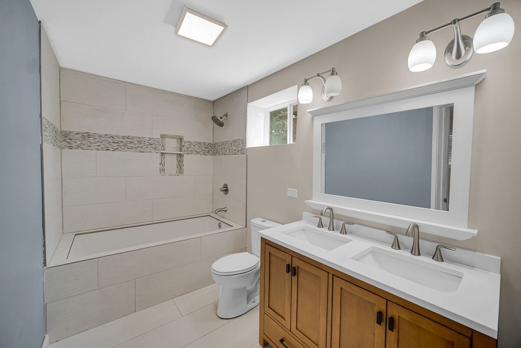22456 yates Avenue, Sauk Village, IL 60411