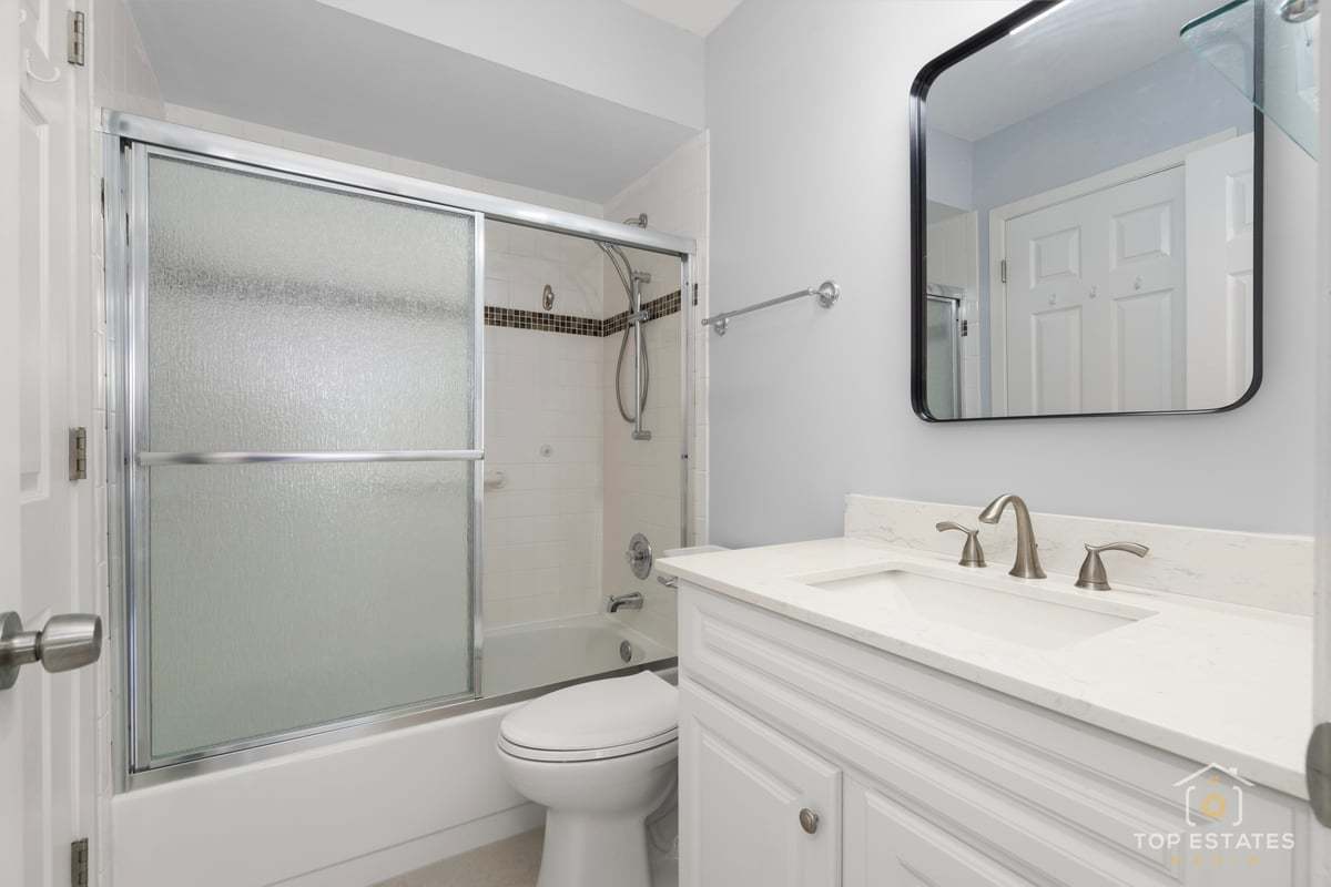 564 Willowcreek Court #0, Clarendon Hills, IL 60514