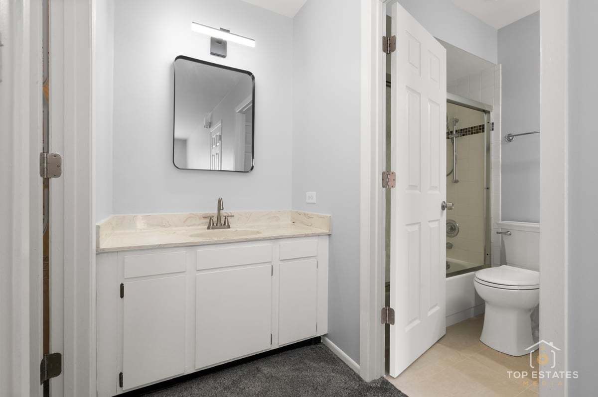 564 Willowcreek Court #0, Clarendon Hills, IL 60514