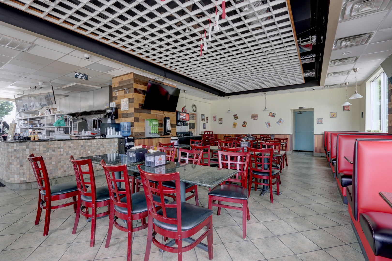 327 S Milwaukee Avenue, Libertyville, IL 60048