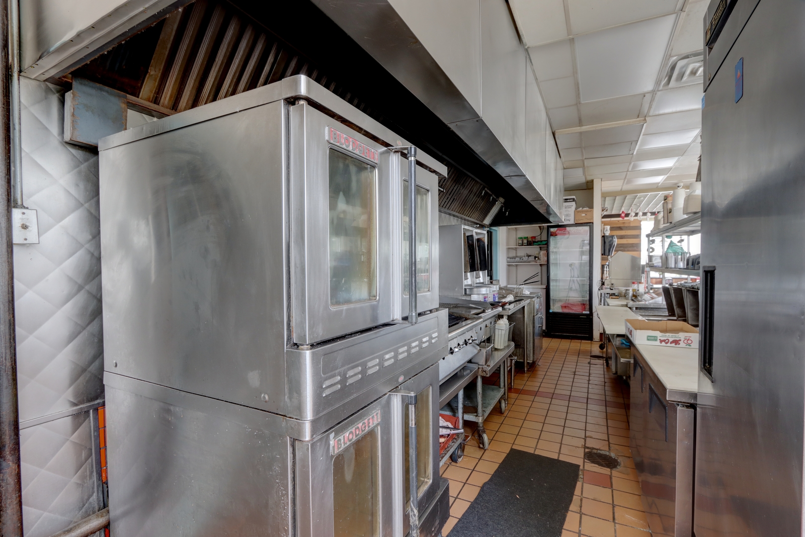327 S Milwaukee Avenue, Libertyville, IL 60048