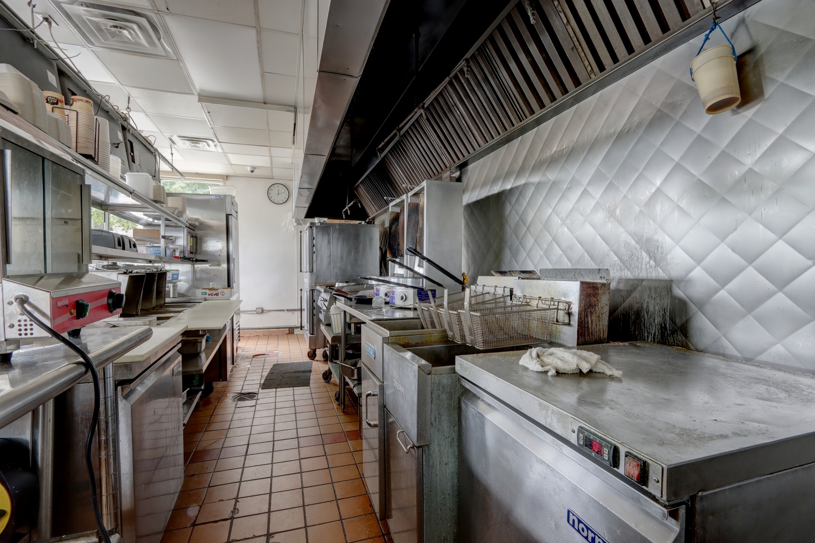 327 S Milwaukee Avenue, Libertyville, IL 60048