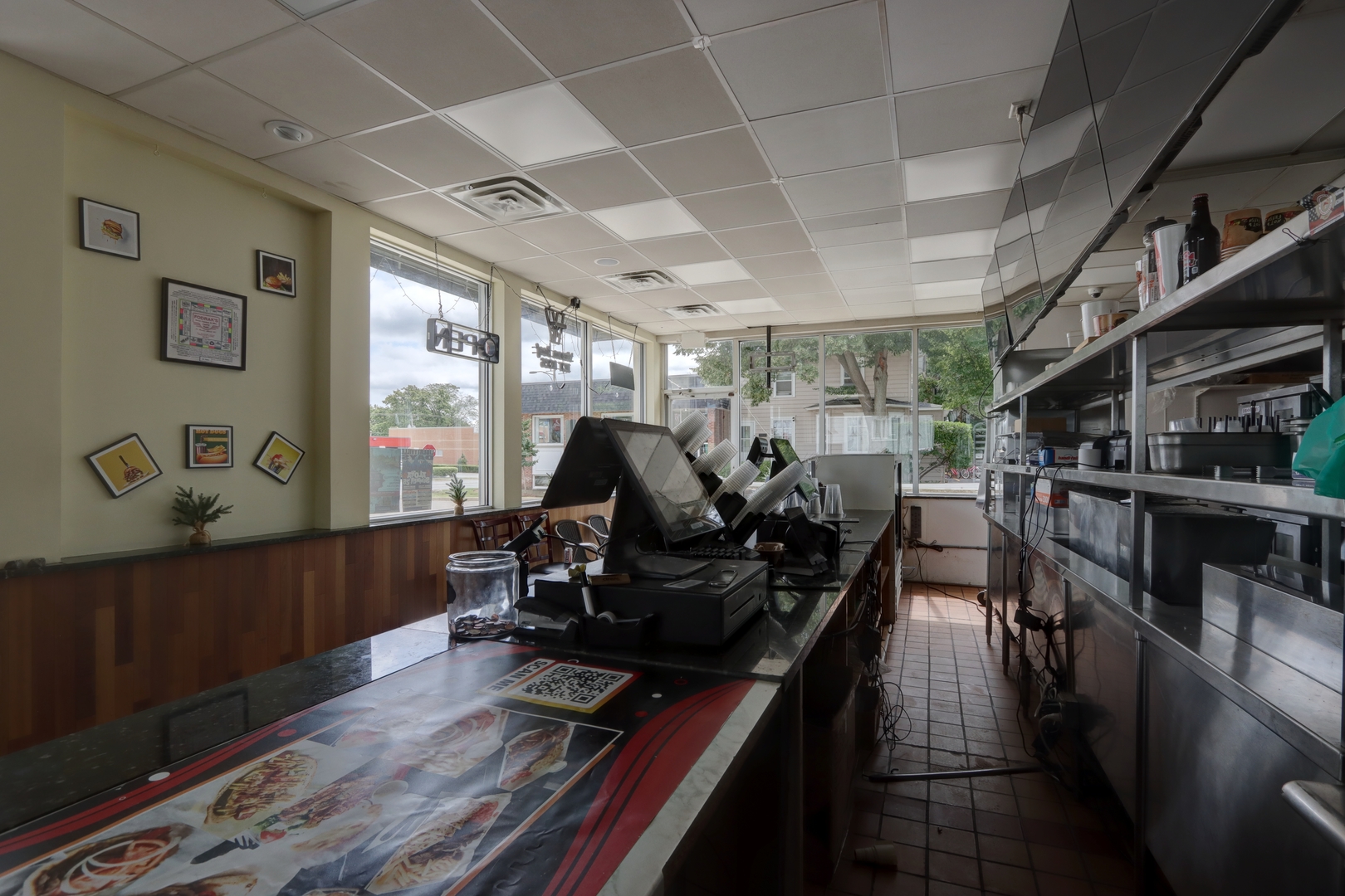 327 S Milwaukee Avenue, Libertyville, IL 60048