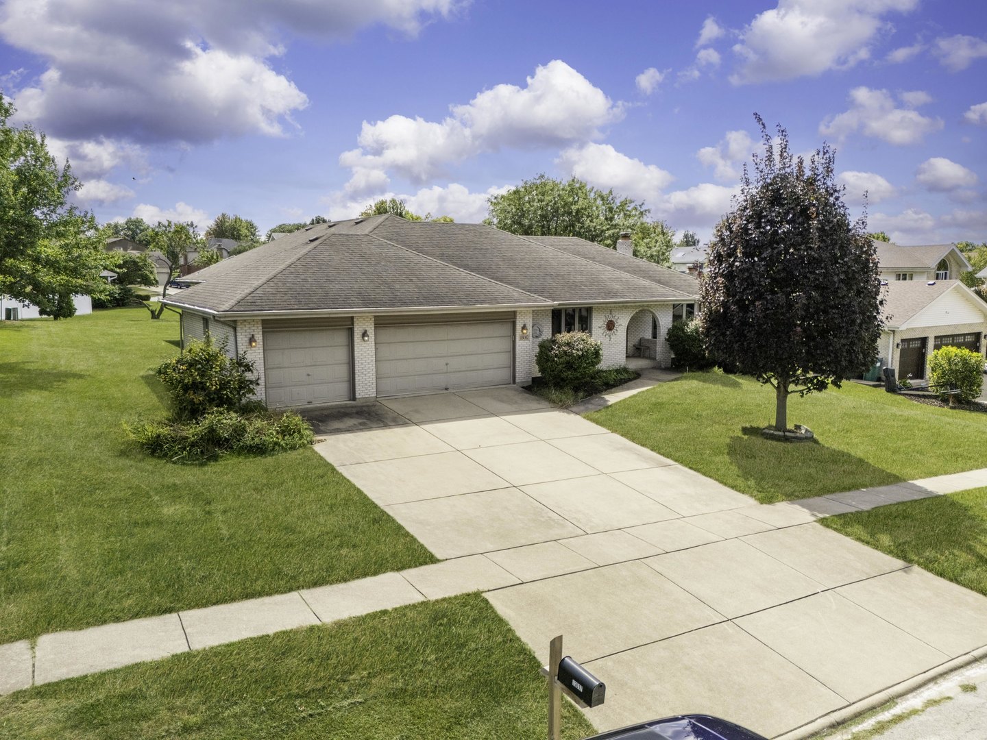 13017 W Hiawatha Drive, Homer Glen, IL 60491