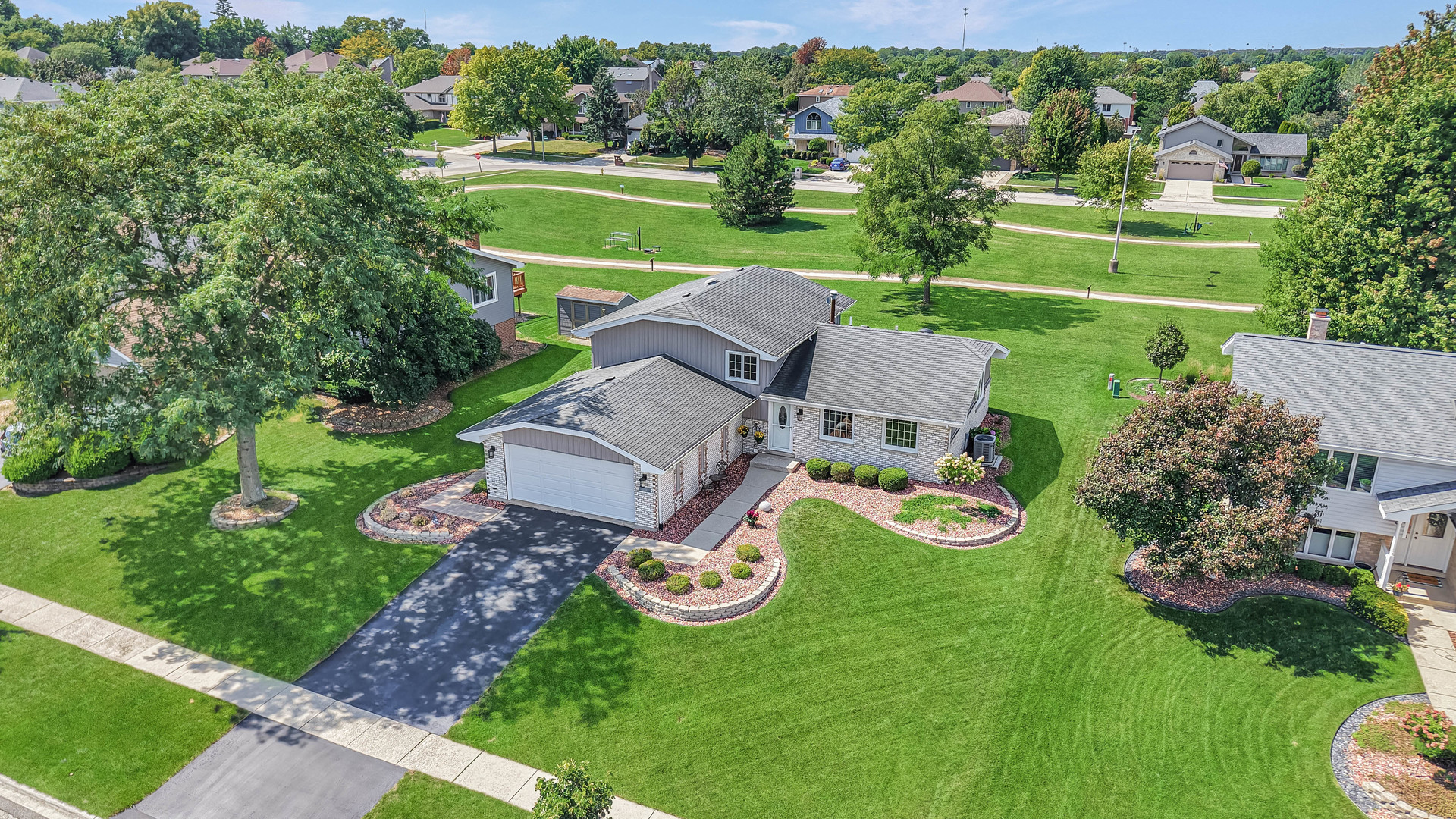 13766 W Deervalley Drive, Homer Glen, IL 60491