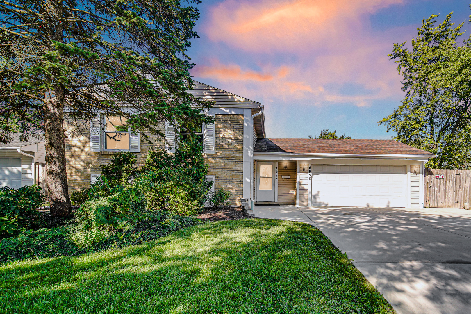 6988 Plumtree Lane, Hanover Park, IL 60133