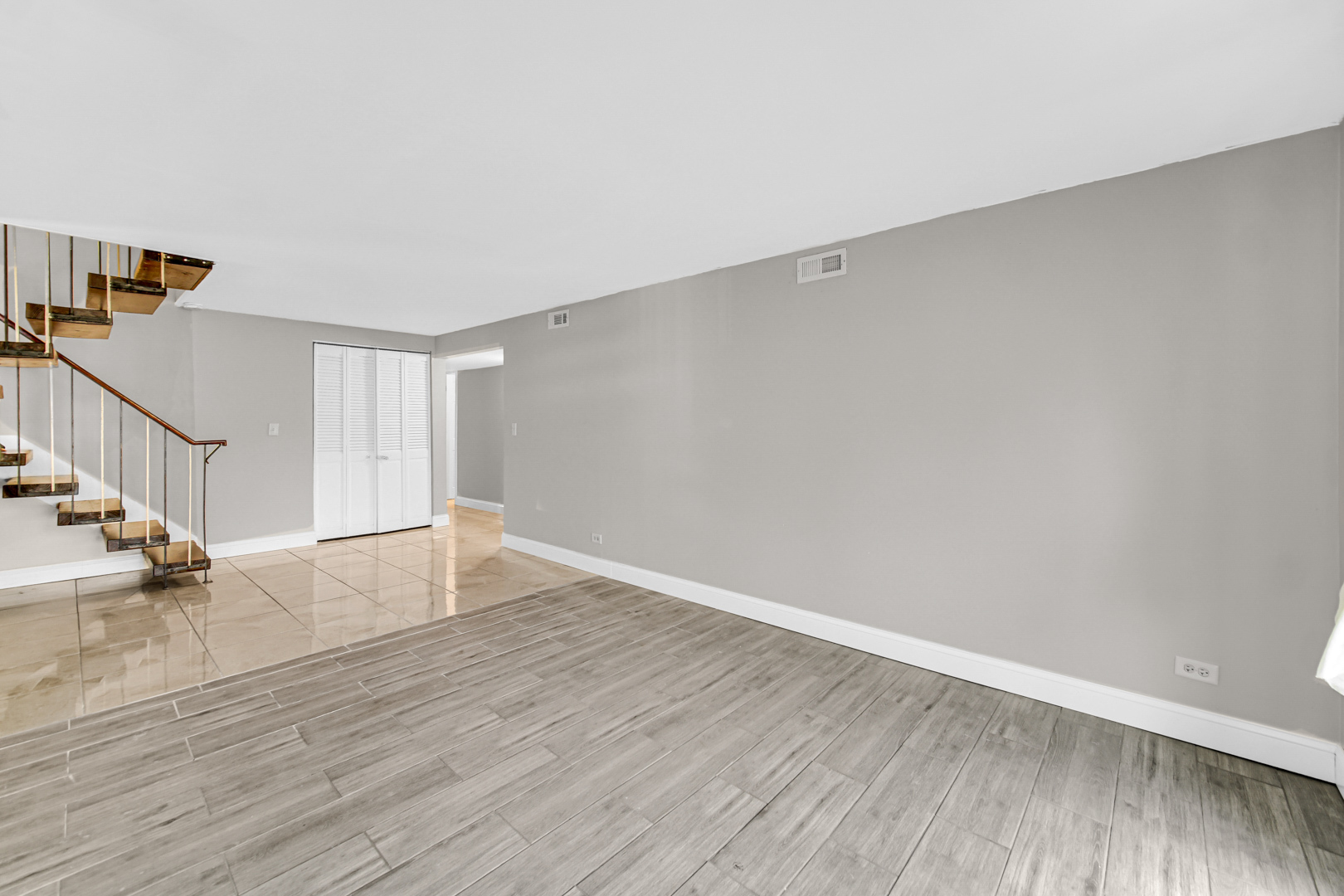 6988 Plumtree Lane, Hanover Park, IL 60133