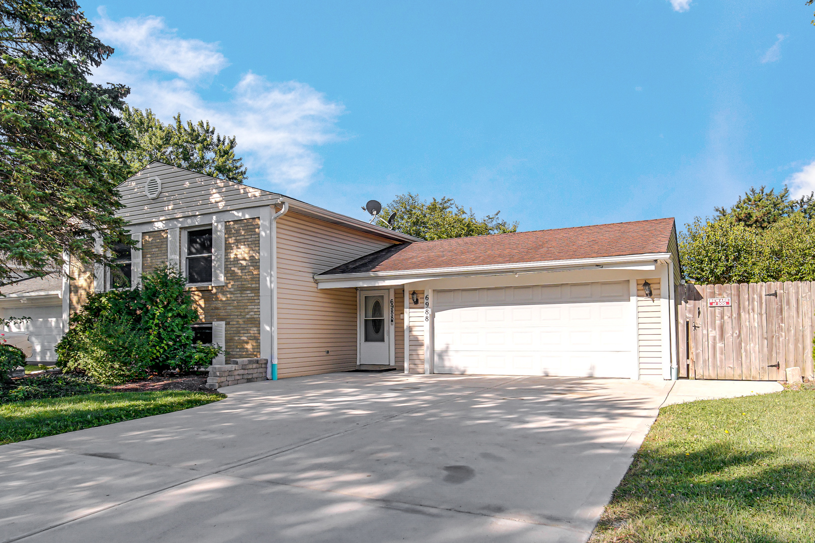 6988 Plumtree Lane, Hanover Park, IL 60133