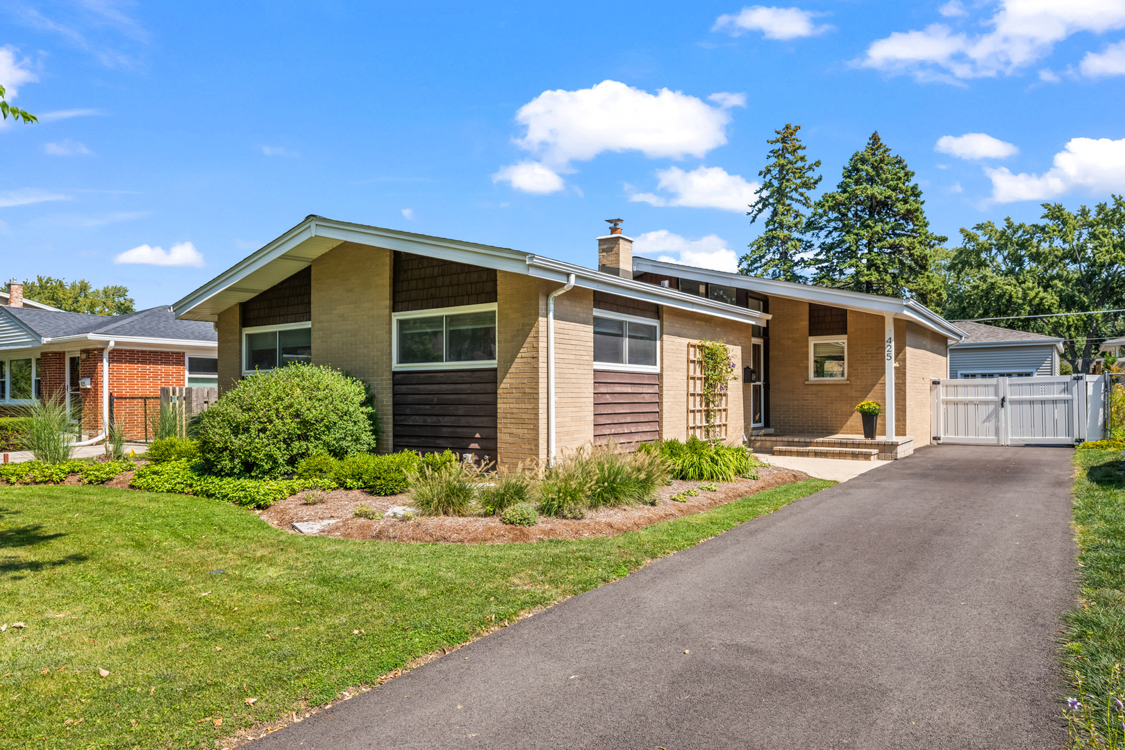 425 S Dryden Place, Arlington Heights, IL 60005
