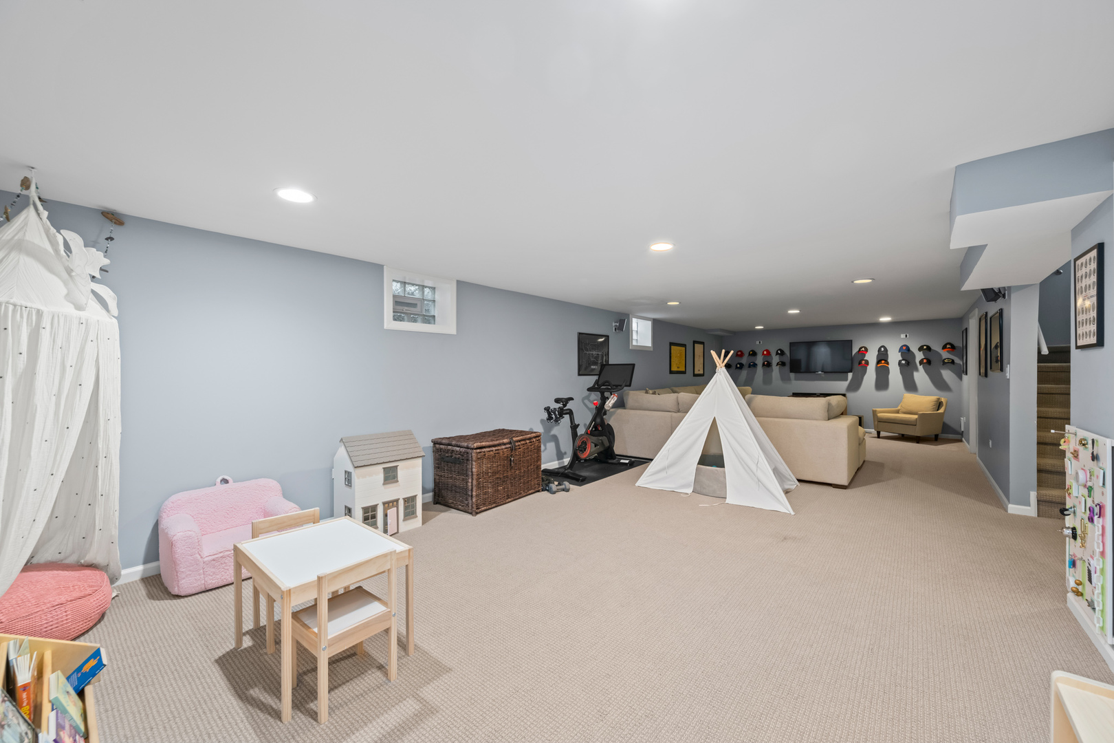 425 S Dryden Place, Arlington Heights, IL 60005