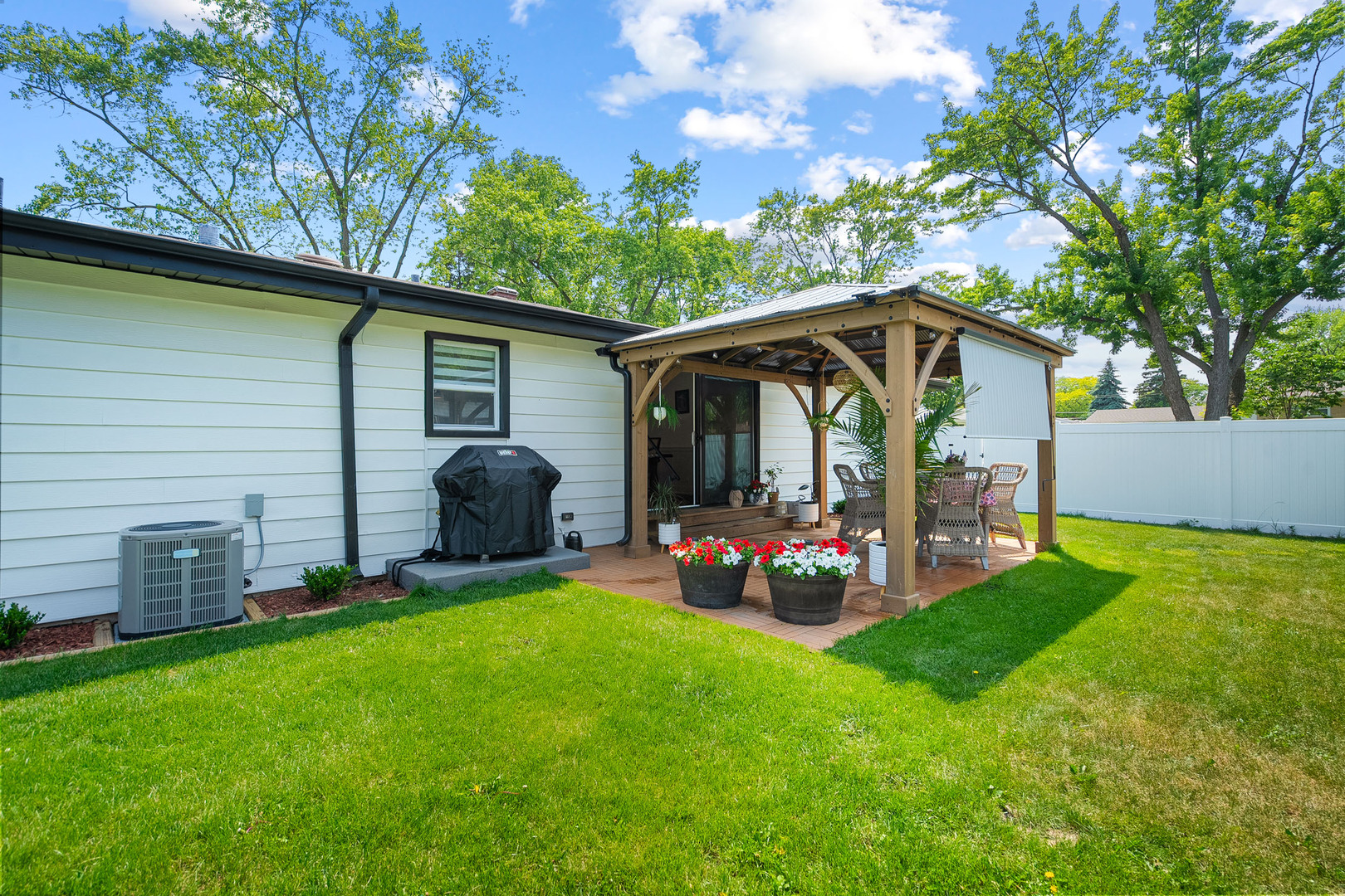 500 E Holly Avenue, Mount Prospect, IL 60056