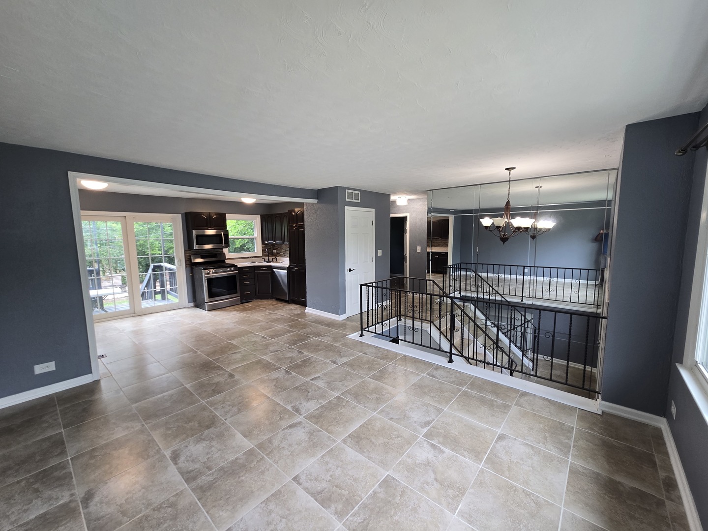 423 WALNUT Drive, Streamwood, IL 60107
