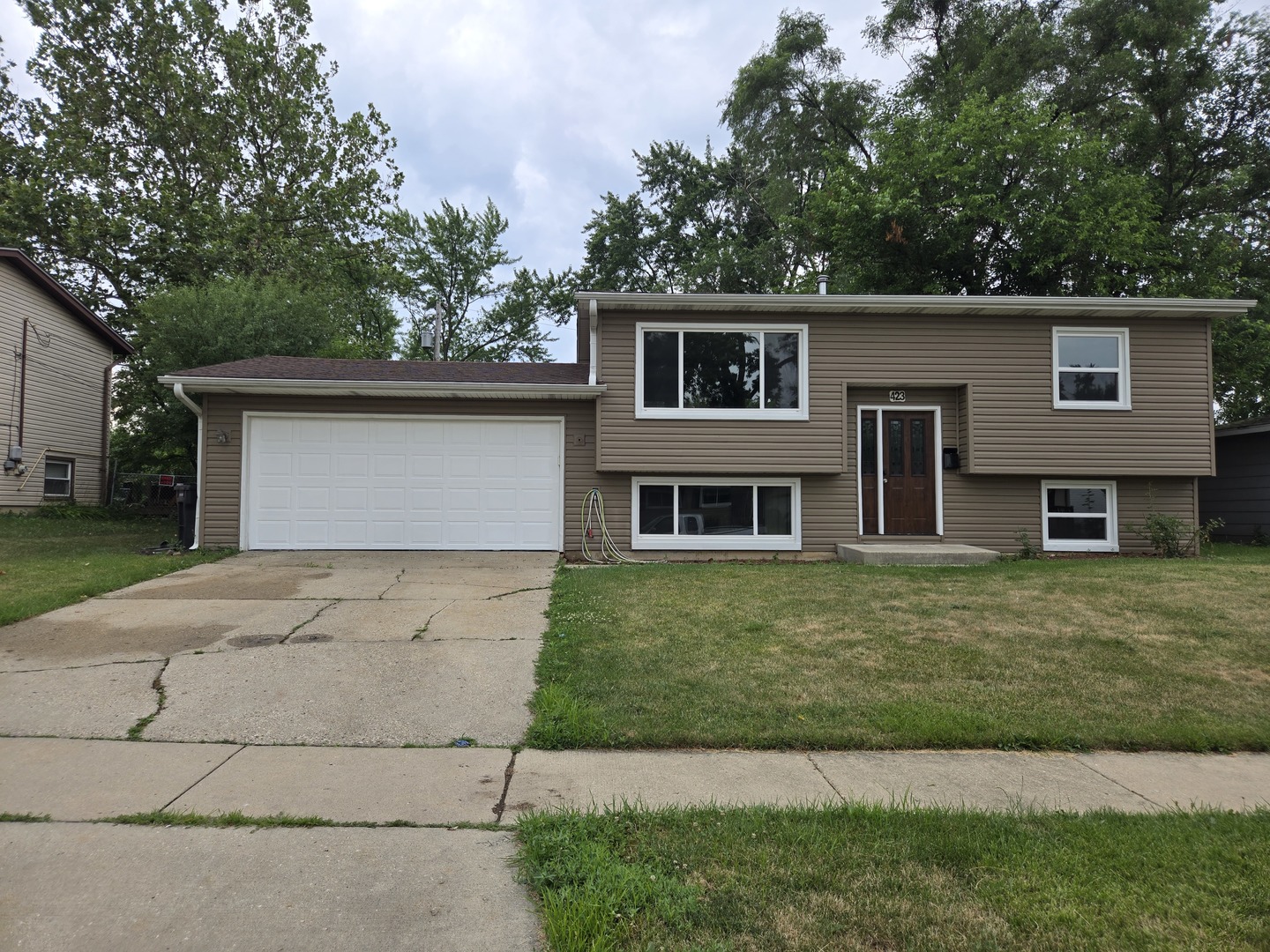 423 WALNUT Drive, Streamwood, IL 60107